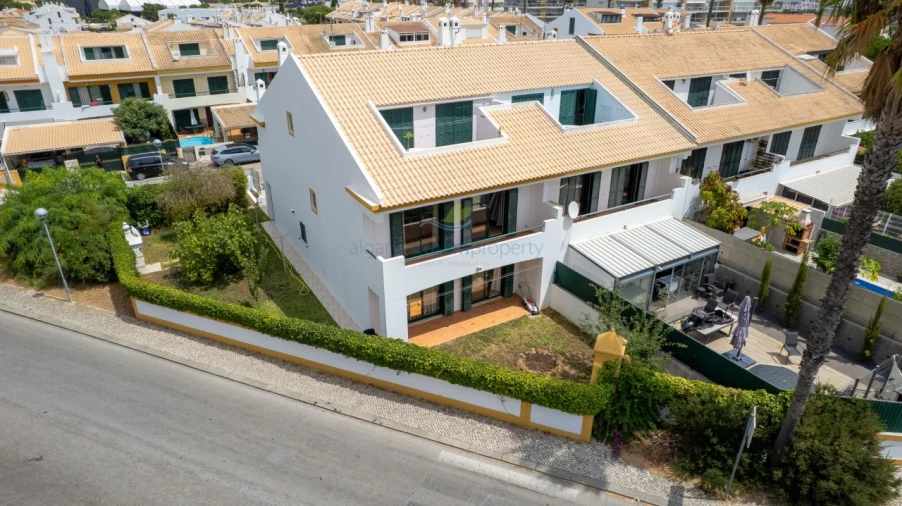 Moradia T4 para Venda em Albufeira e Olhos de Água Foto 32