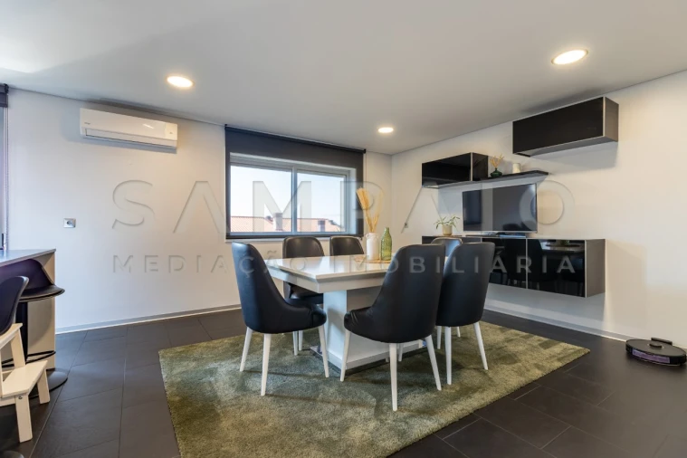 Moradia T4 para Venda em Fânzeres e São Pedro da Cova Foto 2