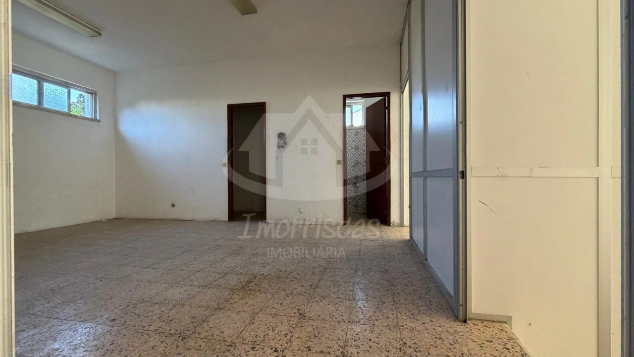 Loja para Arrendamento em Santa Iria de Azoia, São João da Talha e Bobadela Foto 8
