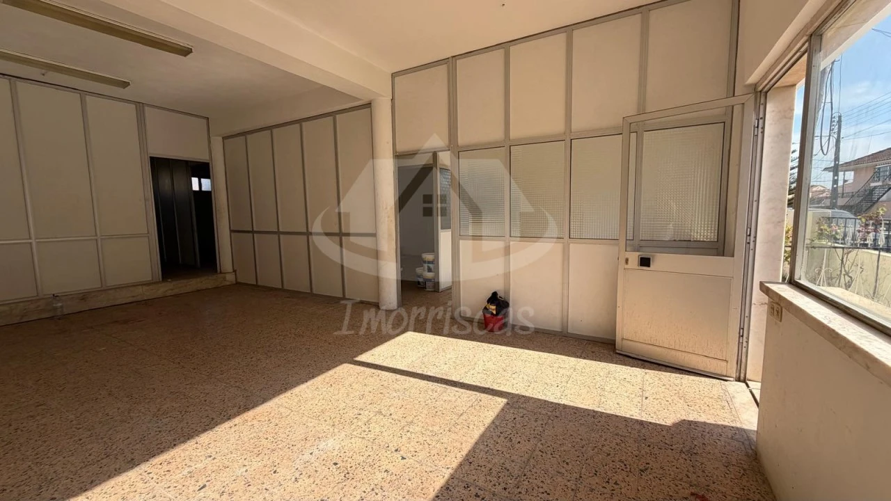 Loja para Arrendamento em Santa Iria de Azoia, São João da Talha e Bobadela Foto 12