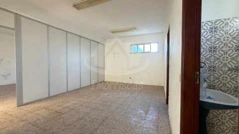 Loja para Arrendamento em Santa Iria de Azoia, São João da Talha e Bobadela
