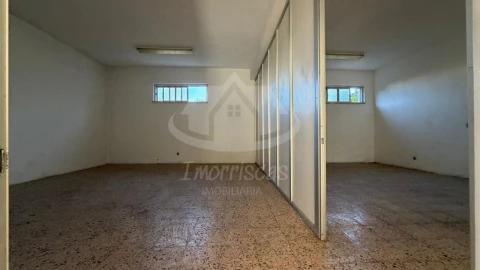 Loja para Arrendamento em Santa Iria de Azoia, São João da Talha e Bobadela