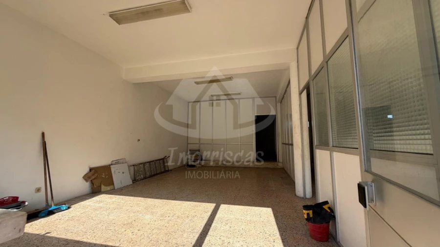 Loja para Arrendamento em Santa Iria de Azoia, São João da Talha e Bobadela Foto 6