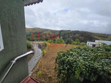 Moradia T5 para Venda em Mões