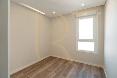 Apartamento T3 para Venda em Corroios