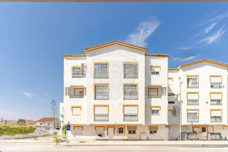 Apartamento T2 para Venda em Quinta do Conde Foto 20