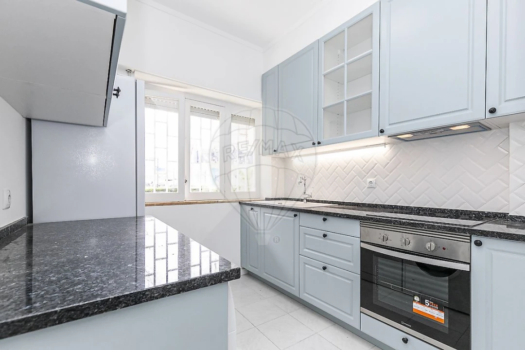 Apartamento T2 para Arrendamento em Benfica Foto 7