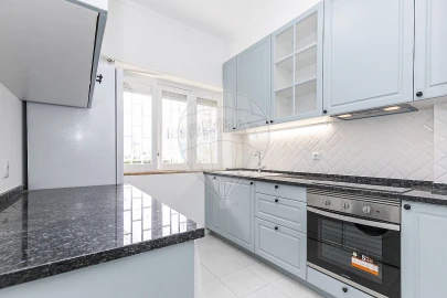 Apartamento T2 para Arrendamento em Benfica