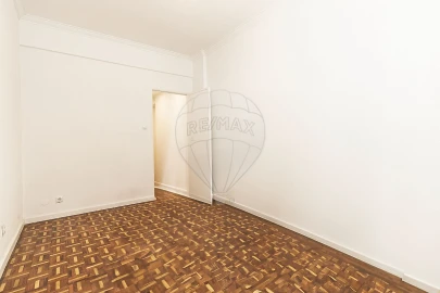 Apartamento T2 para Arrendamento em Benfica