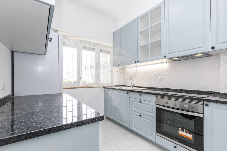 Apartamento T2 para Arrendamento em Benfica Foto 7