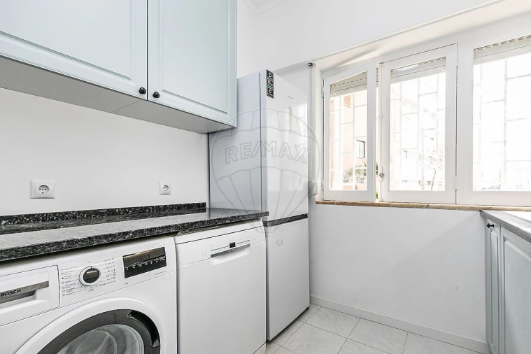 Apartamento T2 para Arrendamento em Benfica Foto 2