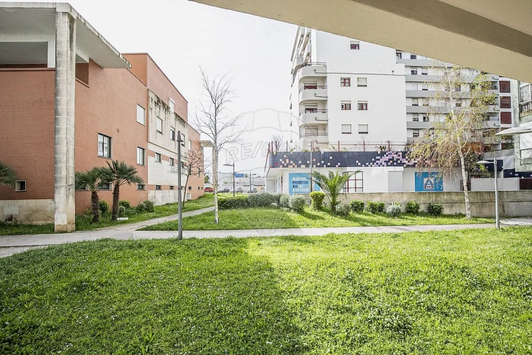 Apartamento T2 para Arrendamento em Benfica Foto 14