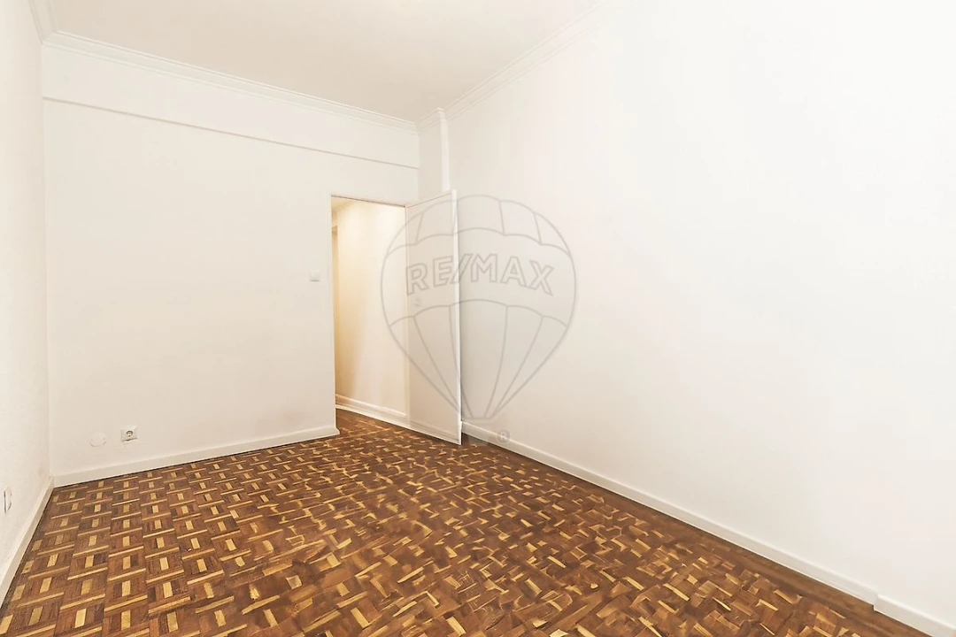Apartamento T2 para Arrendamento em Benfica Foto 4