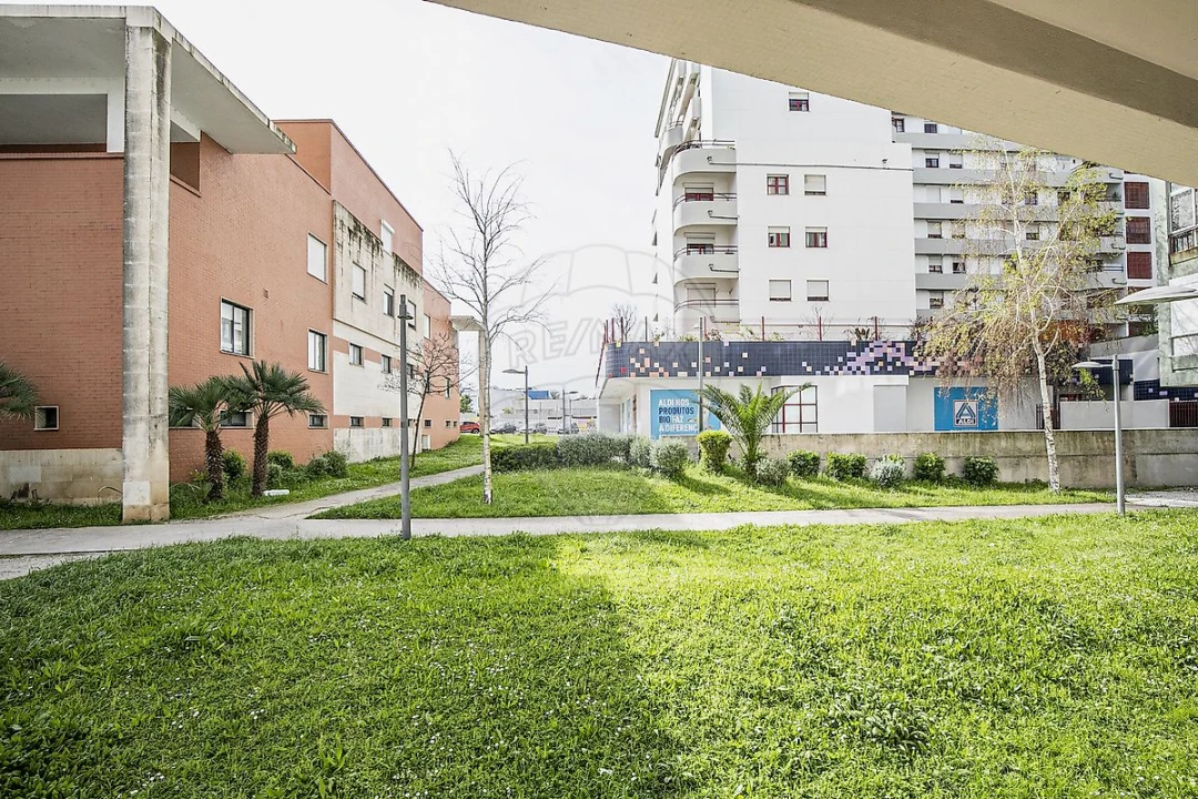Apartamento T2 para Arrendamento em Benfica Foto 14