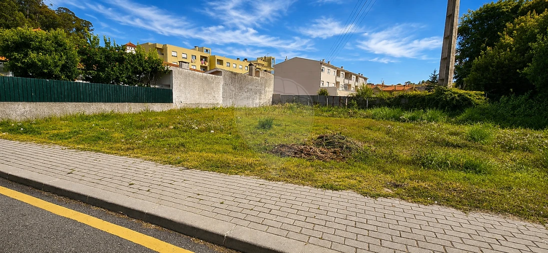 Terreno para Venda em Santa Maria de Lamas Foto 11