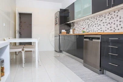 Apartamento T3 para Venda em Castanheira do Ribatejo e Cachoeiras