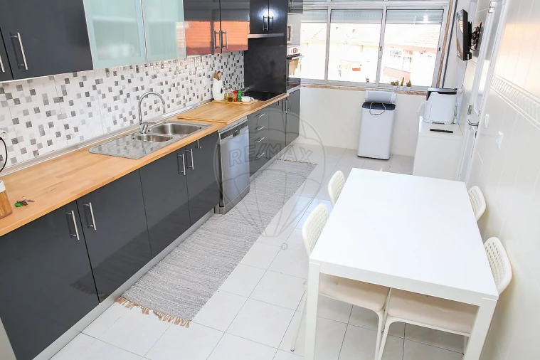 Apartamento T3 para Venda em Castanheira do Ribatejo e Cachoeiras Foto 4