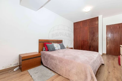 Apartamento T3 para Venda em Carregado e Cadafais