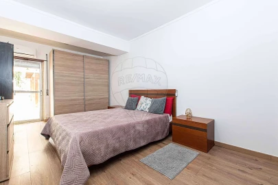 Apartamento T3 para Venda em Carregado e Cadafais