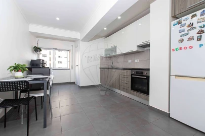 Apartamento T3 para Venda em Carregado e Cadafais