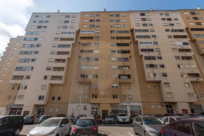 Apartamento T3 para Venda em Carregado e Cadafais