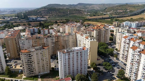 Apartamento T3 para Venda em Carregado e Cadafais