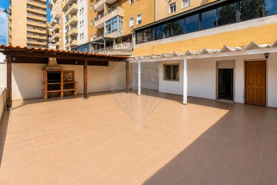 Apartamento T3 para Venda em Carregado e Cadafais