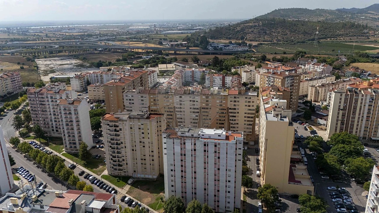 Apartamento T3 para Venda em Carregado e Cadafais Foto 41