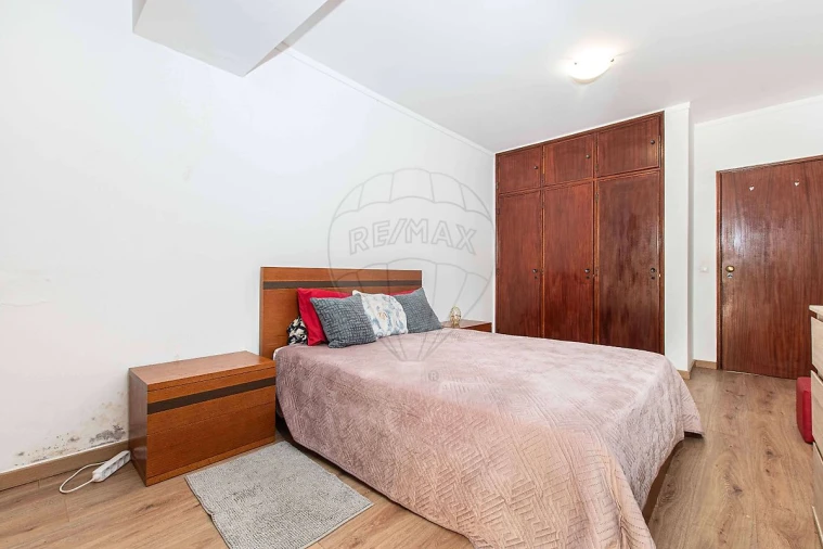 Apartamento T3 para Venda em Carregado e Cadafais Foto 16