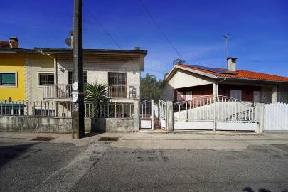 Moradia T6 para Venda em Trouxemil e Torre de Vilela