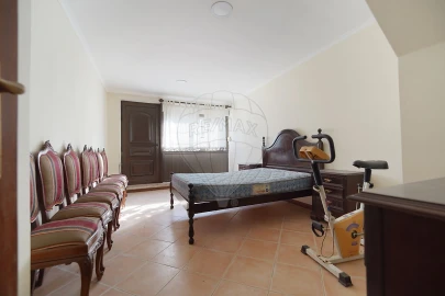 Moradia T6 para Venda em Trouxemil e Torre de Vilela