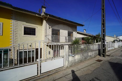 Moradia T6 para Venda em Trouxemil e Torre de Vilela