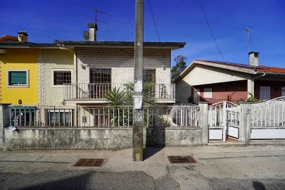 Moradia T6 para Venda em Trouxemil e Torre de Vilela