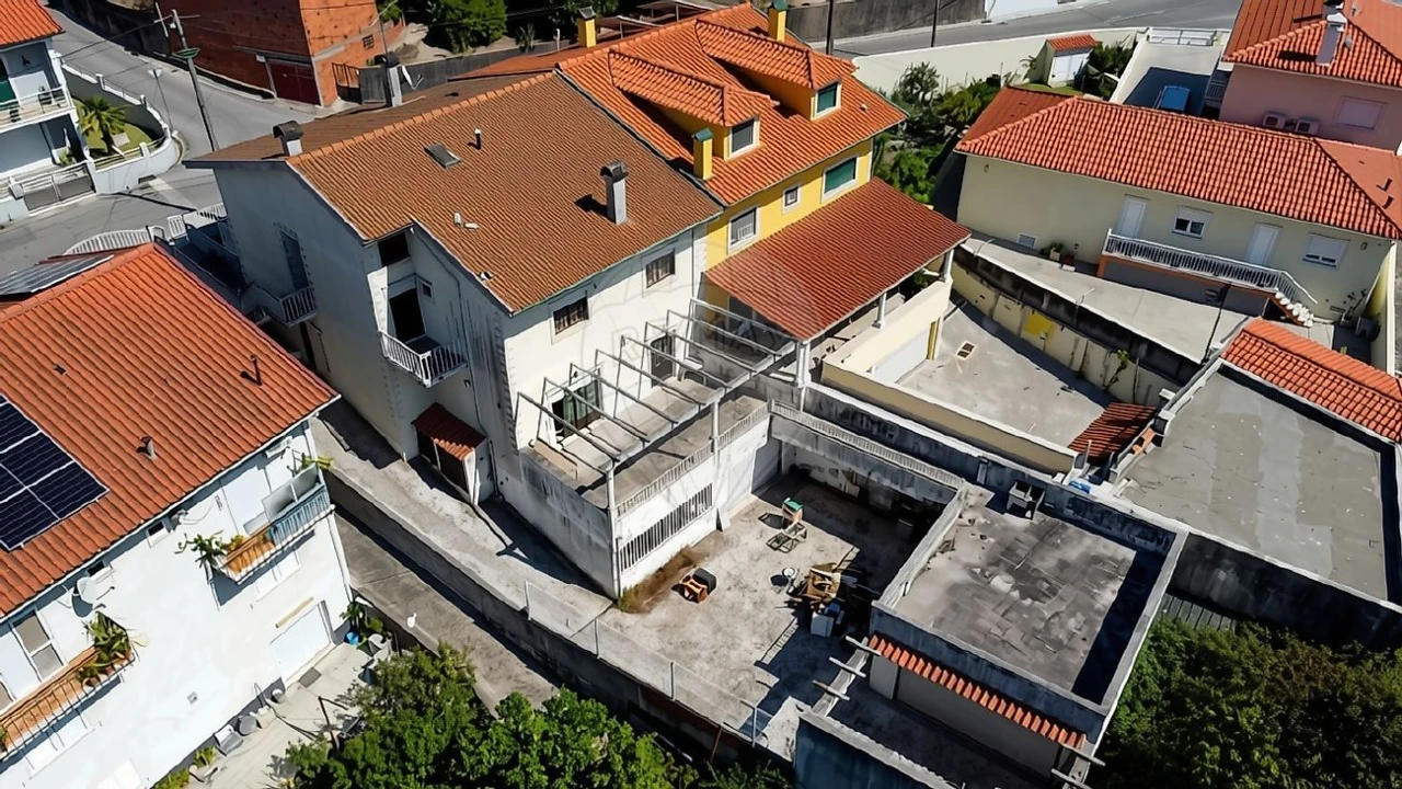 Moradia T6 para Venda em Trouxemil e Torre de Vilela Foto 3