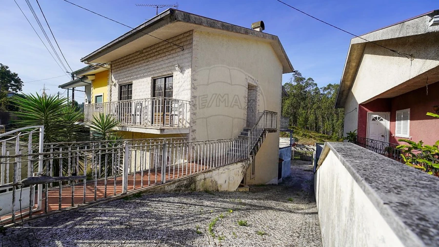 Moradia T6 para Venda em Trouxemil e Torre de Vilela