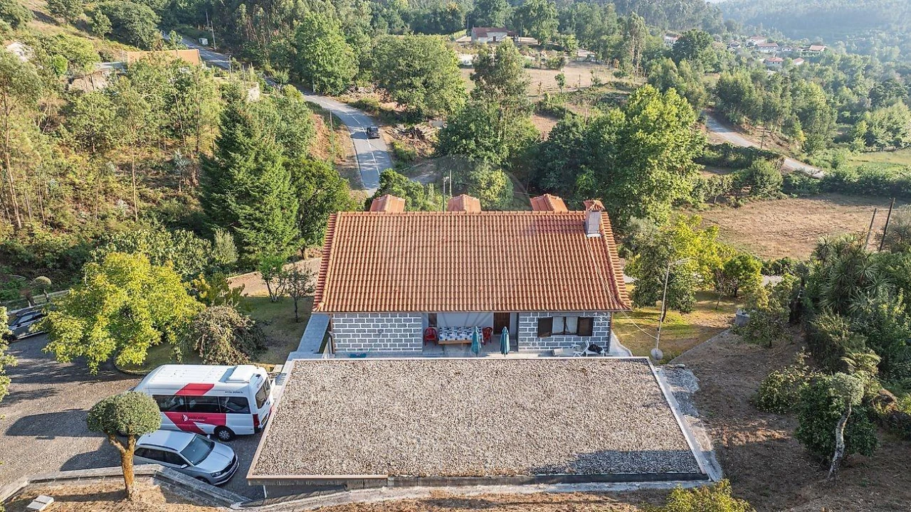 Moradia T3 para Venda em Calvos e Frades Foto 3