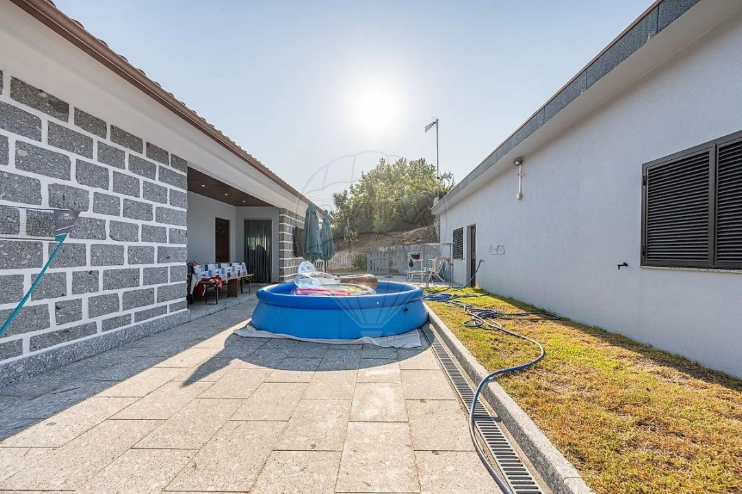 Moradia T3 para Venda em Calvos e Frades Foto 41
