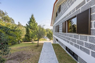 Moradia T3 para Venda em Calvos e Frades