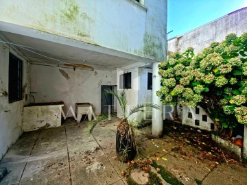 Moradia T5 para Venda em Lordelo do Ouro e Massarelos