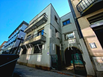 Moradia T5 para Venda em Lordelo do Ouro e Massarelos