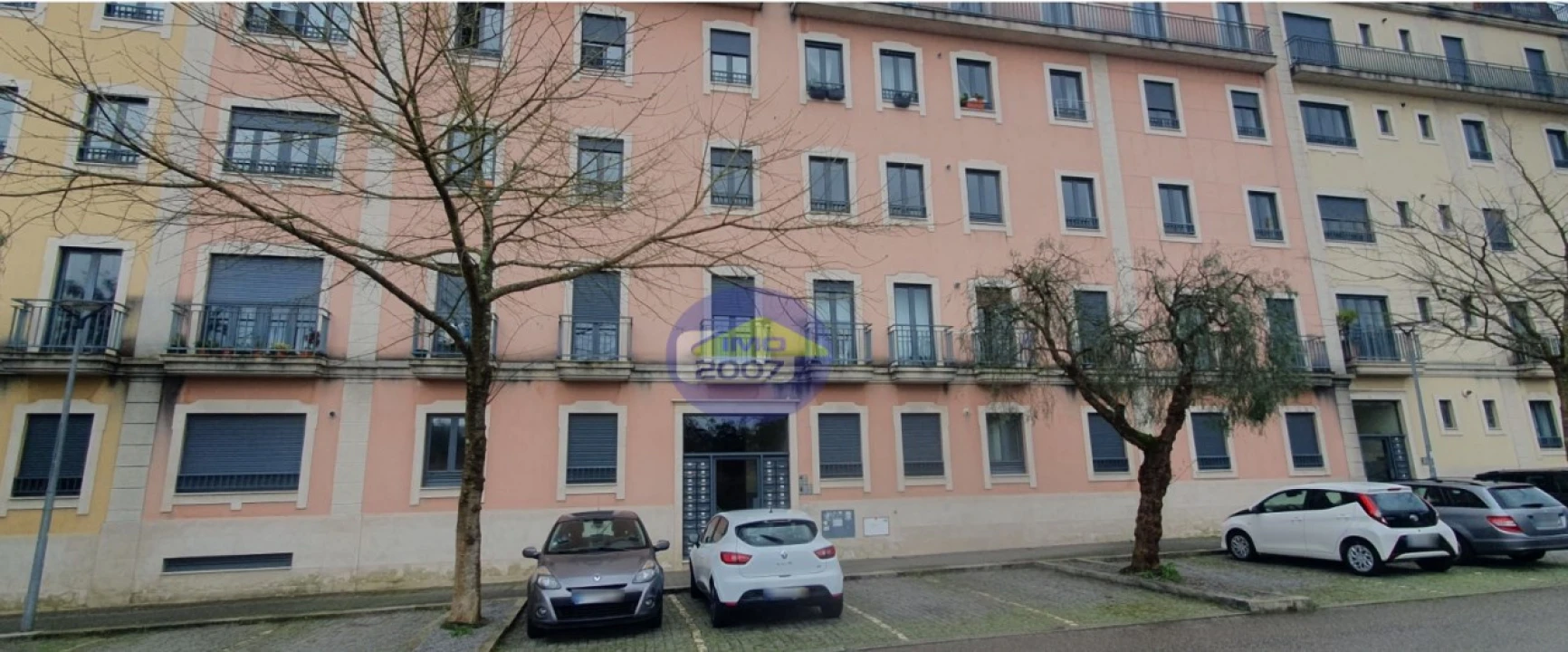 Apartamento T3 para Venda em Oliveira do Douro Foto 1