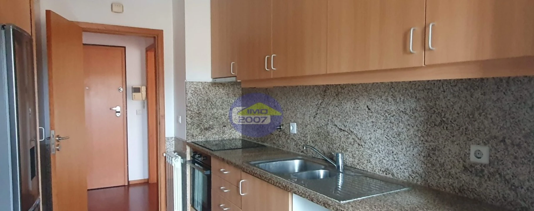 Apartamento T3 para Venda em Oliveira do Douro Foto 3