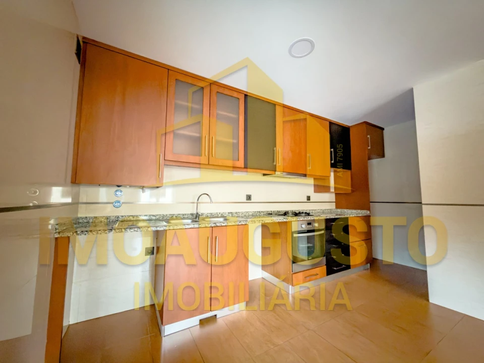Apartamento T2 para Arrendamento em Guarda Foto 1