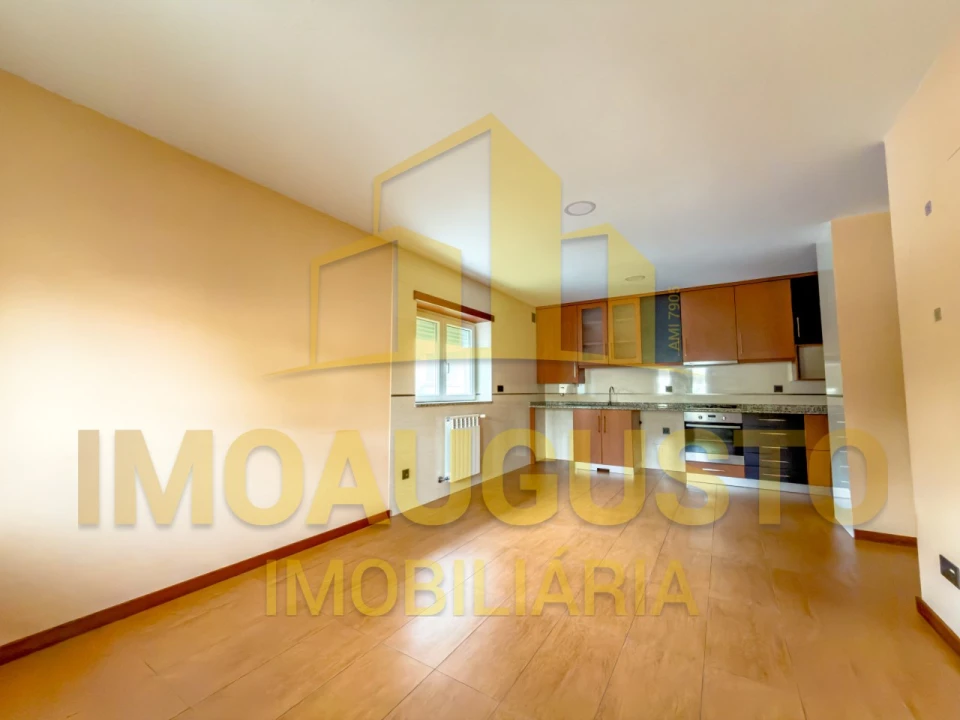 Apartamento T2 para Arrendamento em Guarda Foto 3