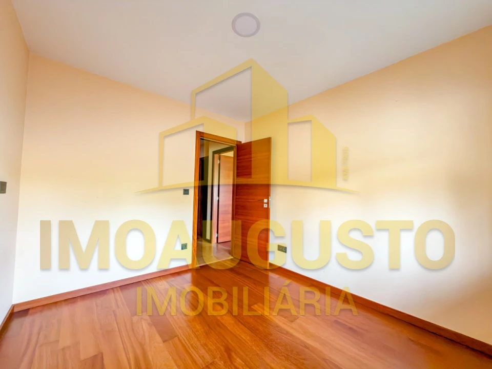 Apartamento T2 para Arrendamento em Guarda Foto 9