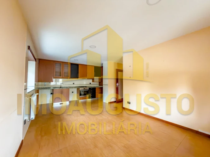 Apartamento T2 para Arrendamento em Guarda Foto 4