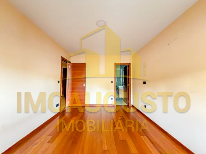 Apartamento T2 para Arrendamento em Guarda Foto 5