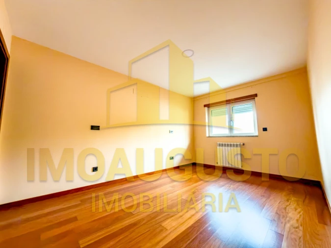 Apartamento T2 para Arrendamento em Guarda Foto 6