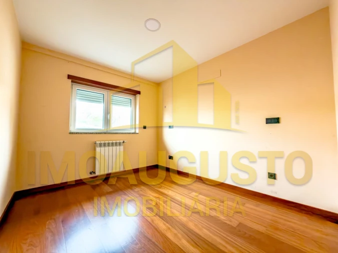 Apartamento T2 para Arrendamento em Guarda Foto 10