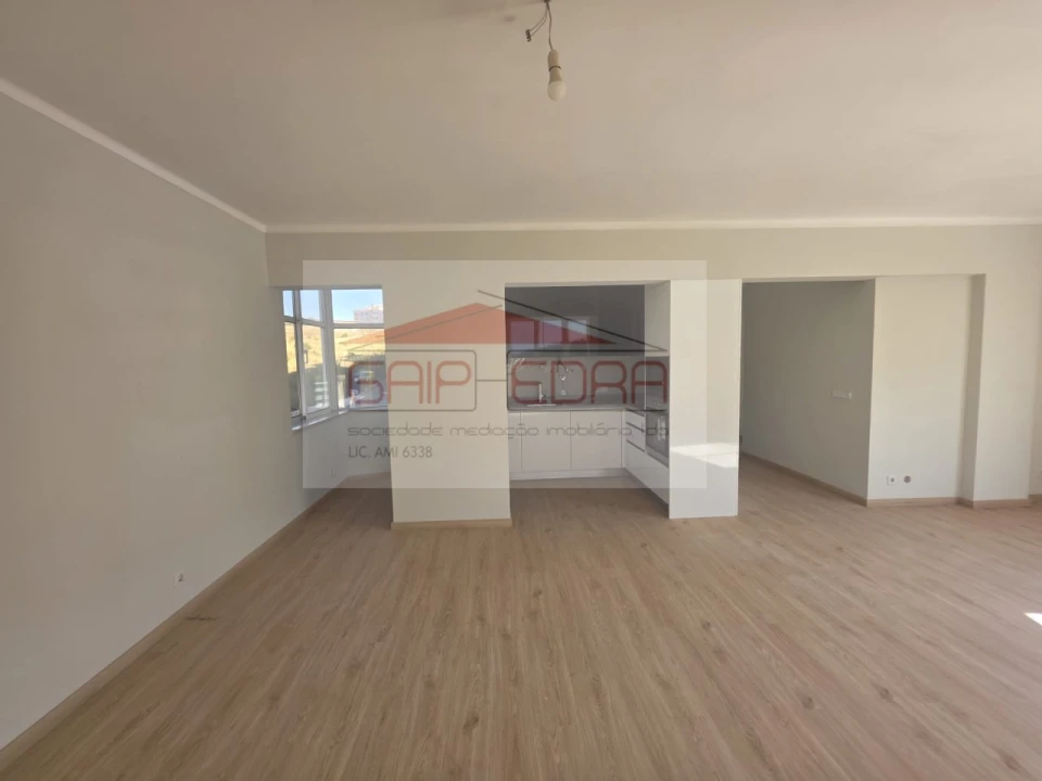 Apartamento T1 para Venda em Alcobaça e Vestiaria Foto 5